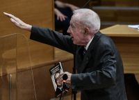 Δίκη Χρυσής Αυγής: Χαιρέτησε ξανά ναζιστικά ο Κωνσταντίνος Πλεύρης