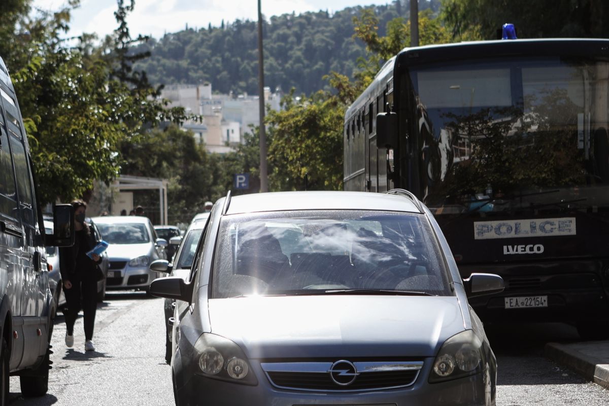 12χρονη Κολωνός: Στην ανακρίτρια οδηγήθηκε η μητέρα της