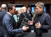 Σκρέκας στη Σύνοδο Υπουργών Ενέργειας: Θα συνεργαστούμε, για να βάλουμε στην άκρη τις διαφορές μας Σκρέκας στη Σύνοδο Υπουργών Ενέργειας: Θα συνεργαστούμε, για να βάλουμε στην άκρη τις διαφορές μας