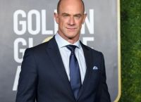 Ο Christopher Meloni δηλώνει «φαν» του γυμνού: «Είναι μια αίσθηση ελευθερίας»