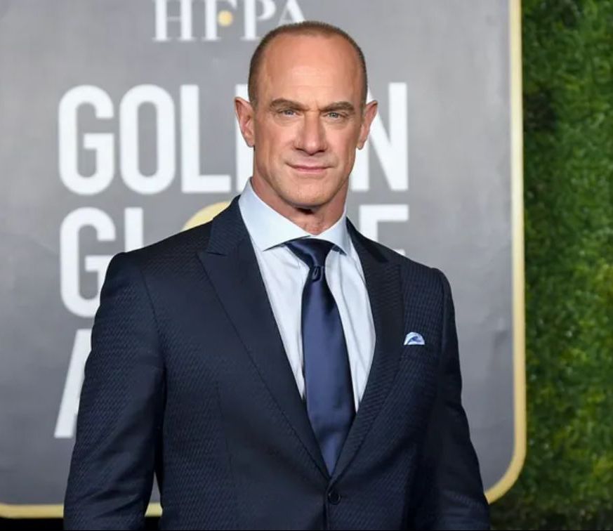 Ο Christopher Meloni δηλώνει «φαν» του γυμνού: «Είναι μια αίσθηση ελευθερίας»