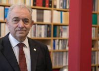 Βόμβα από Λέκκα για το δυστύχημα στην Κρήτη: «Το ξενοδοχείο δεν έπρεπε να λειτουργεί – Είχε ξαναπέσει βράχος»