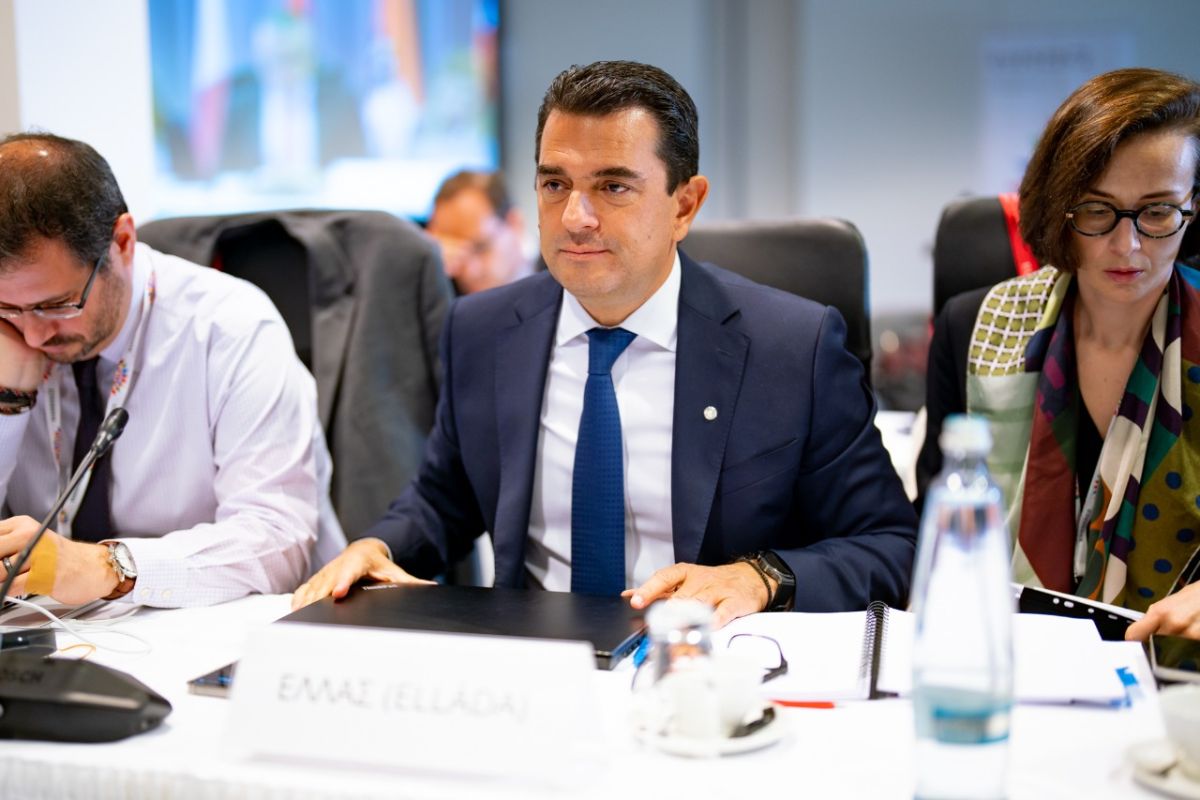 Ντίζελ κίνησης: Παράθυρο από Σκρέκα για νέα επιδότηση