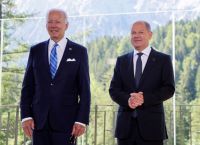 Τηλεφωνική επικοινωνία Μπάιντεν – Σολτς: “Ανεύθυνες” οι πυρηνικές απειλές του Κρεμλίνου