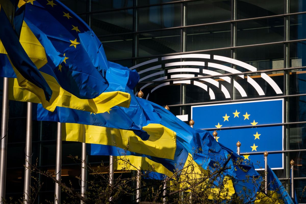 Η ΕΕ στο πλευρό της Ουκρανίας που βομβαρδίζεται