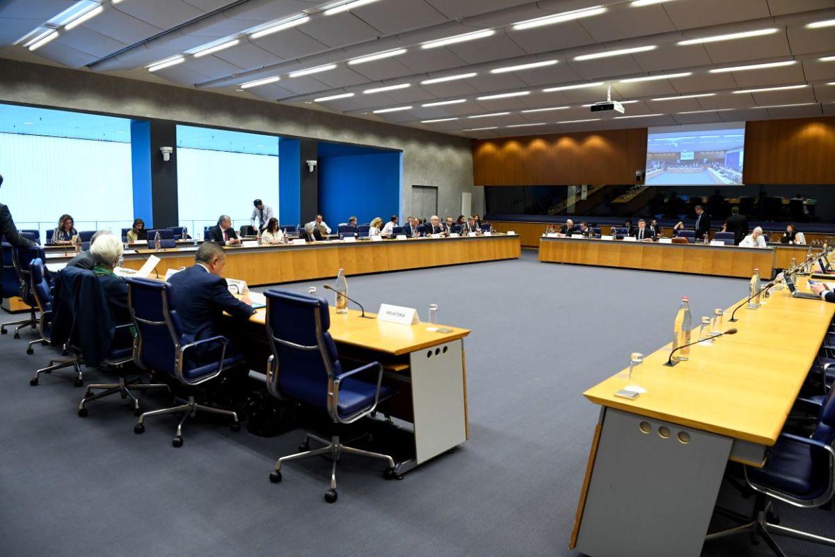 Eurogroup: Μέτρα για τoυς ευάλωτους – “Ομίχλη” στο πλαφόν