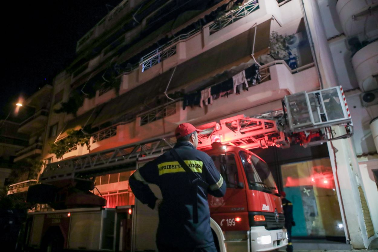 Τραγωδία στον Νέο Κόσμο: Ένας νεκρός από φωτιά σε διαμέρισμα