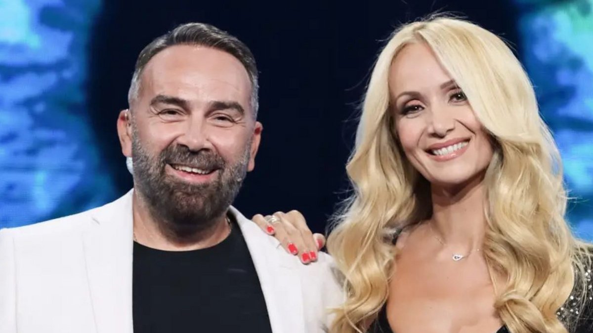 Δυνατό γλείψιμο στον Κοκλώνη από το ζεύγος Γκουντάρα σε LIVE μετάδοση