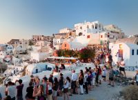 Greece’s officially registered population declines to 9,716 million in 2021; down from previous census