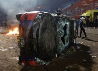 Ινδονησία: Τουλάχιστον 174 νεκροί σε ποδοσφαιρικό «αγώνα θανάτου» Ινδονησία: Τουλάχιστον 174 νεκροί σε ποδοσφαιρικό «αγώνα θανάτου»
