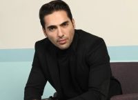 Αλέξανδρος Μαρτίδης: Από οικοδόμος και πατέρας σε αστέρι στη « Γη της Ελιάς» Αλέξανδρος Μαρτίδης: Από οικοδόμος και πατέρας σε αστέρι στη « Γη της Ελιάς»