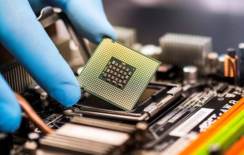 Ολλανδία: Μία σύλληψη για πώληση microchips στη Ρωσία για την κατασκευή όπλων