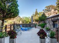 A magical Cretan village without an electricity trail