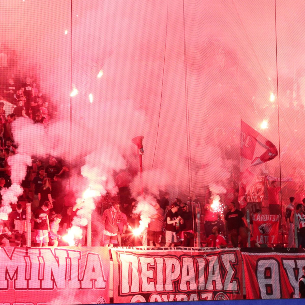 Η Θύρα 7 εξέφρασε την αλληλεγγύη της στους οπαδούς του Άρη που δέχθηκαν επίθεση από τα ΜΑΤ στο Περιστέρι