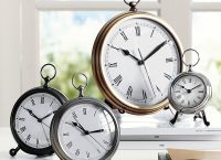 Clocks in Greece turn back one hour