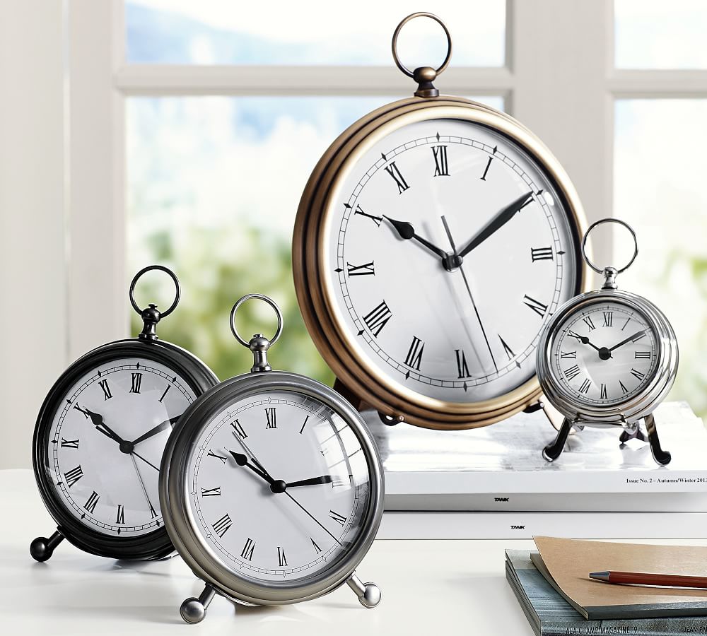 Clocks in Greece turn back one hour