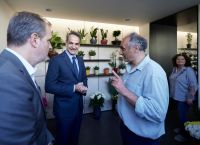 Εγκαίνια λουλουδάδικων της Βουλής από το Μητσοτάκη: Χώρος ταυτισμένος από την ιστορική μνήμη