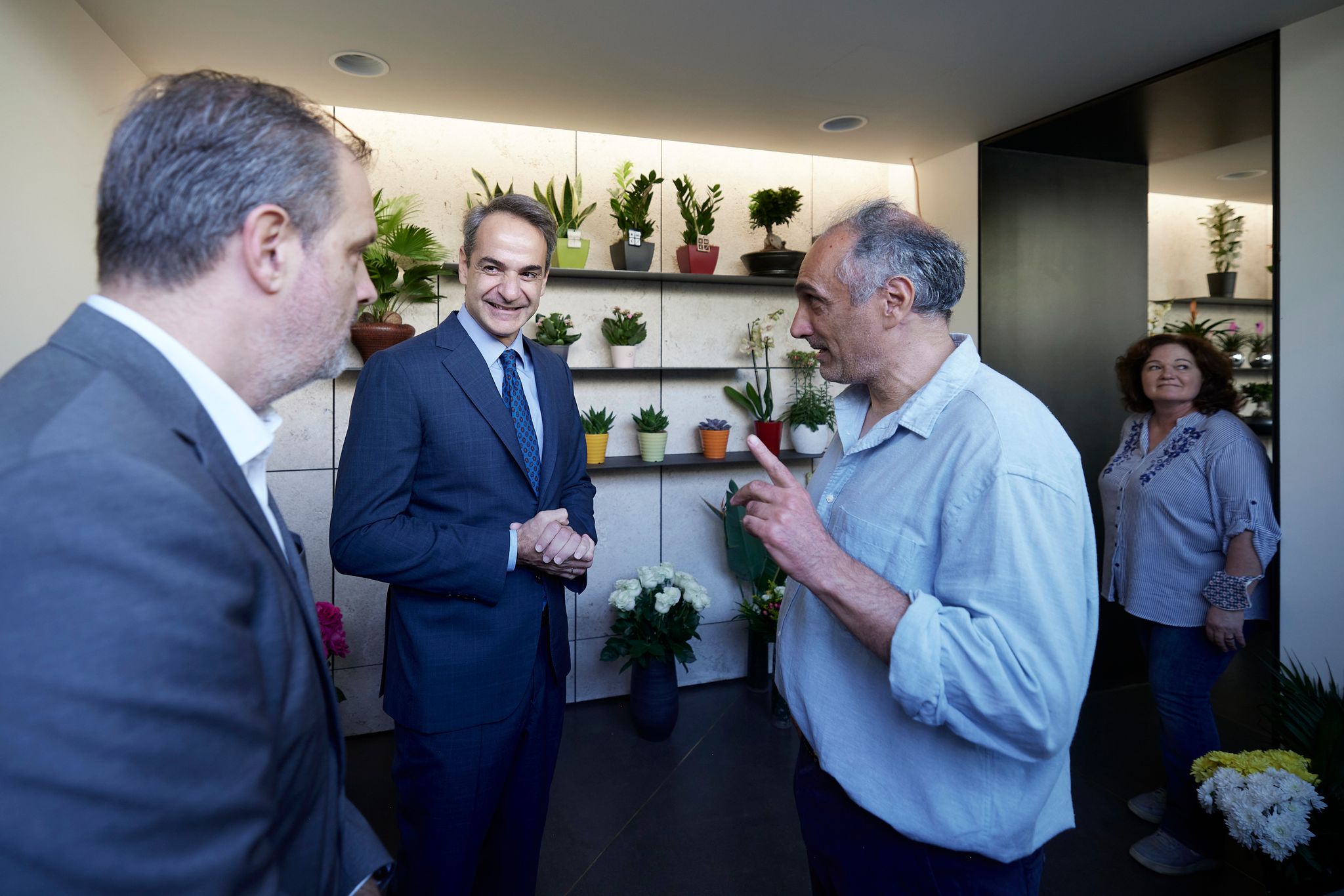 Εγκαίνια λουλουδάδικων της Βουλής από το Μητσοτάκη: Χώρος ταυτισμένος από την ιστορική μνήμη