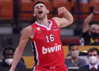 Ο Γιατρός Παπανικολάου σώζει πάντα την τελευταία στιγμή Ο Γιατρός Παπανικολάου σώζει πάντα την τελευταία στιγμή