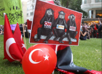 Le Monde: Τουρκία – Χαριστική βολή στην ελευθερία έκφρασης