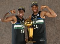 Giannis and Thanasis Antetokounmpo dance at the Milwaukee Bucks photoshoot – Watch video