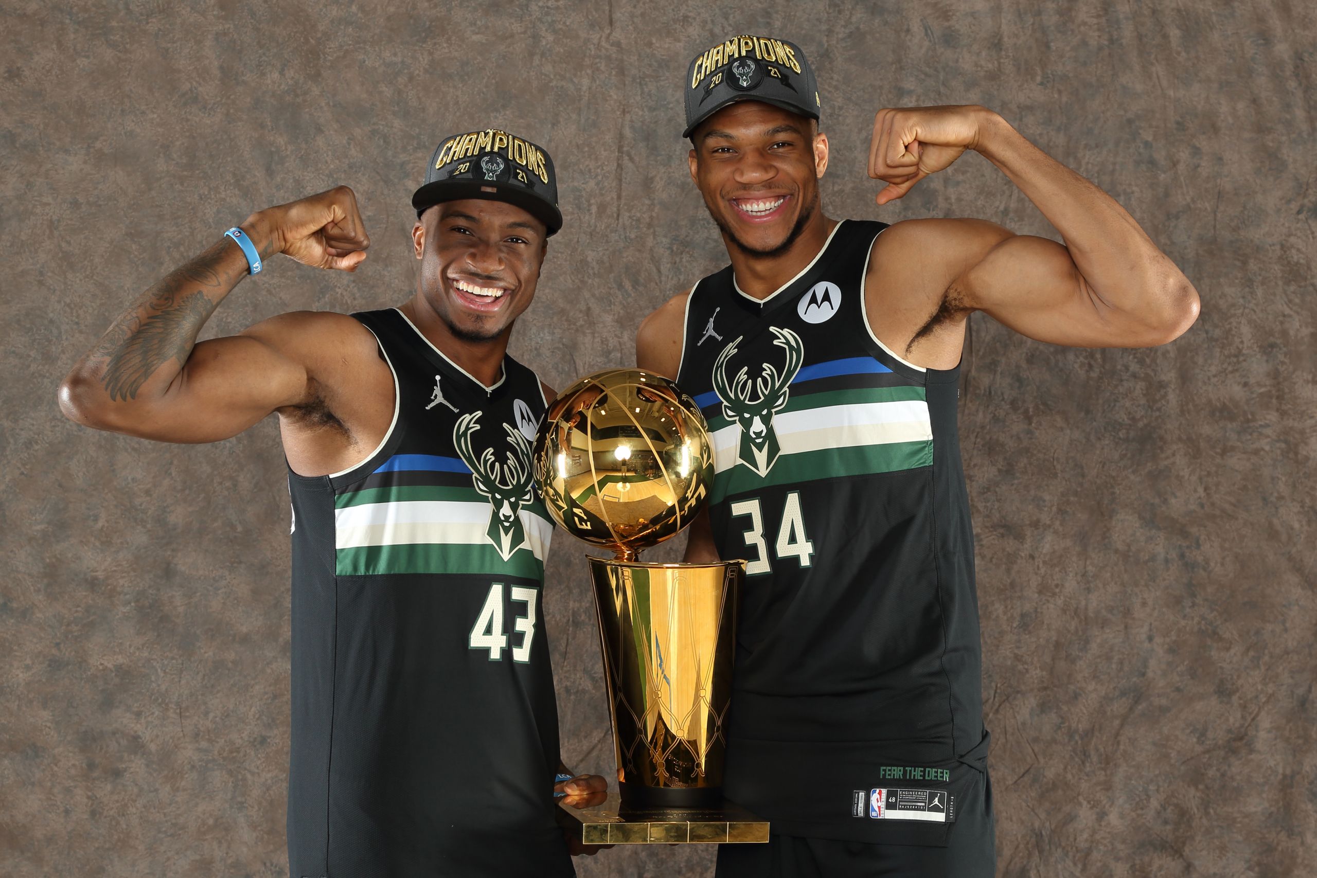 Giannis and Thanasis Antetokounmpo dance at the Milwaukee Bucks photoshoot – Watch video
