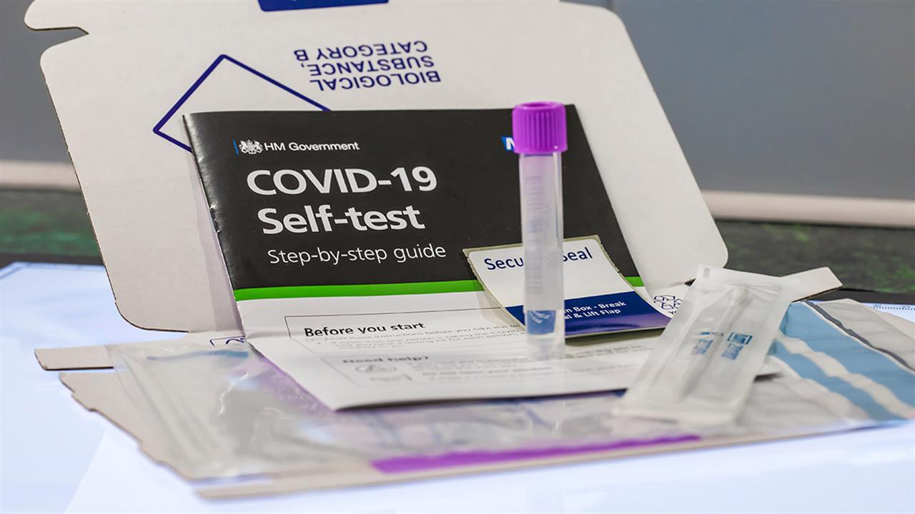 Κυκλοφόρησαν τα διπλά self test: Ανιχνεύουν και τον covid και την γρίπη