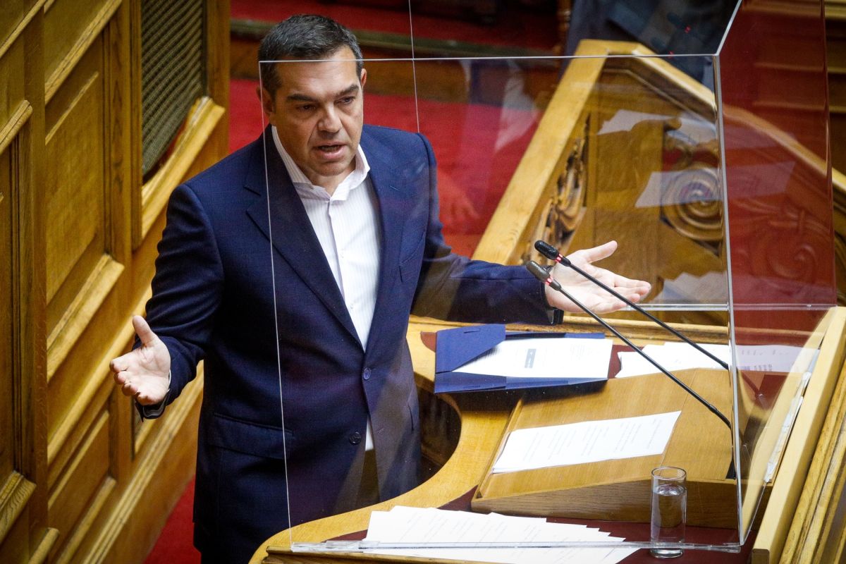 Τσίπρας στη Βουλή: Δείτε live την ομιλία για την ακρίβεια