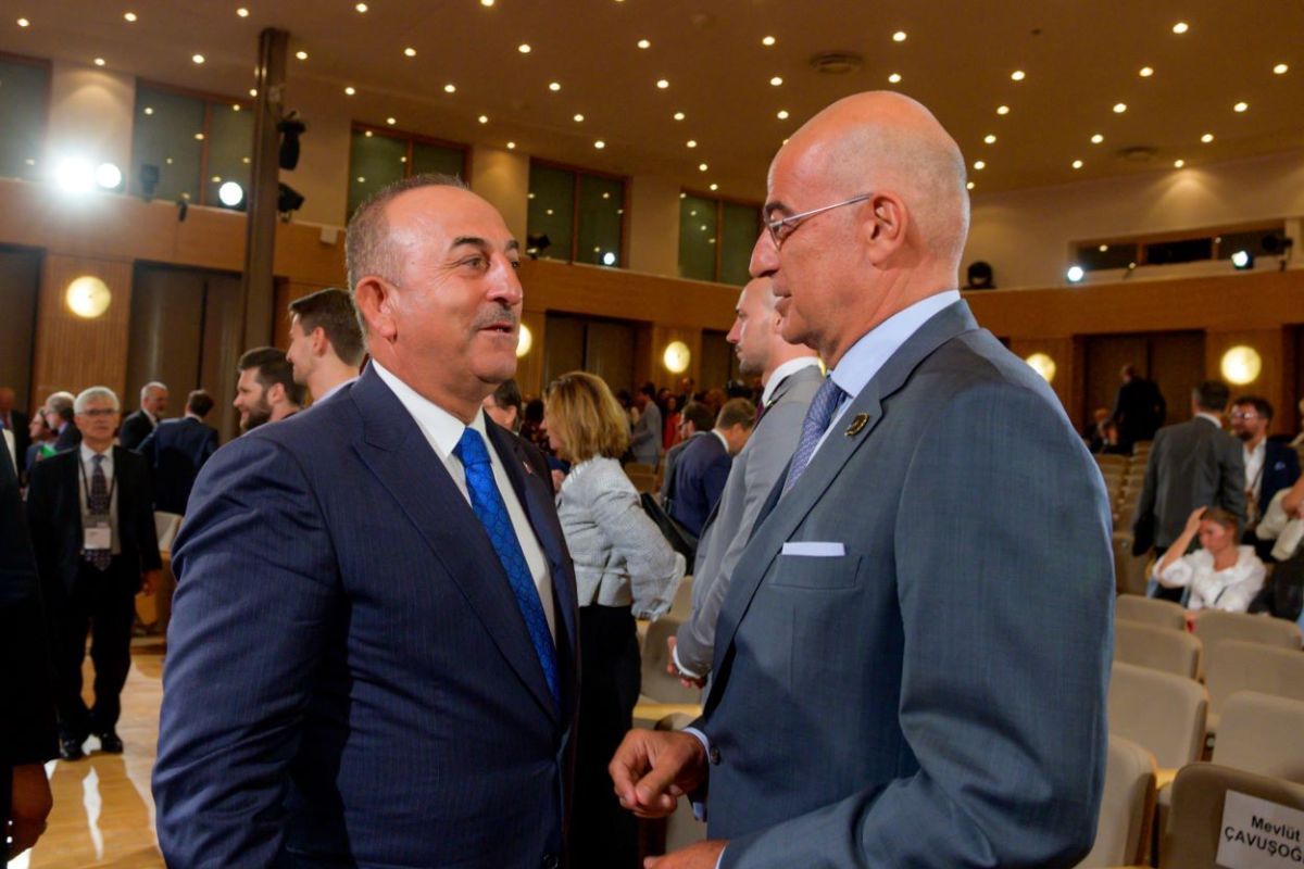 “Περαστικά” από Τσαβούσογλου στον Νίκο Δένδια που νοσεί από κορωνοϊό