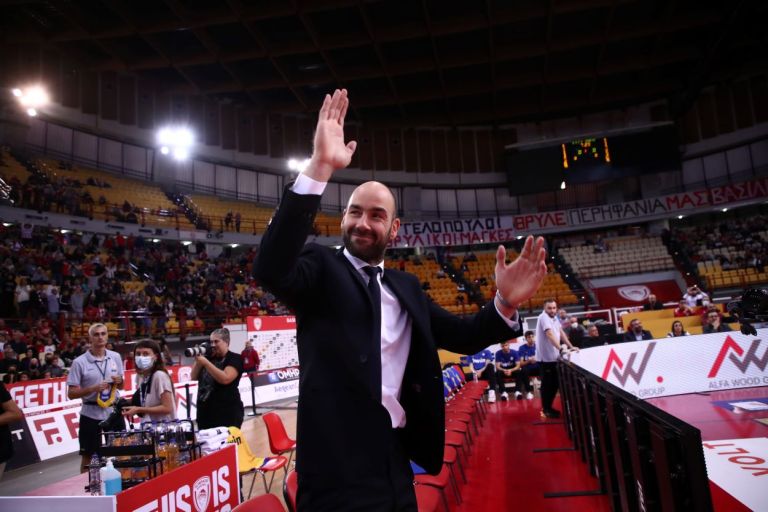 Ολυμπιακός – Περιστέρι 101-79: Βασίλης Σπανούλης – Όταν ο “θρύλος” επέστρεψε στο ΣΕΦ [pic,vid]
