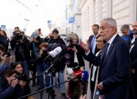 Προεδρικές εκλογές Αυστρία: Επανεκλογή από τον πρώτο γύρο εξασφαλίζει ο Βαν ντερ Μπέλεν