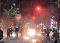 Θεσσαλονίκη: Επίθεση με μολότοφ σε διμοιρία των ΜΑΤ Θεσσαλονίκη: Επίθεση με μολότοφ σε διμοιρία των ΜΑΤ