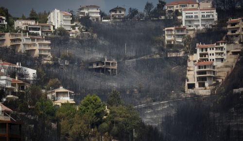 Δίκη για τη φωτιά στο Μάτι: Μαρτυρία σοκ – Επέπλεαν άνθρωποι στη θάλασσα