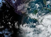 Συναγερμός στην Κεντρική Αμερική: Αναβαθμίστηκε σε τυφώνα η τροπική καταιγίδα Τζούλια