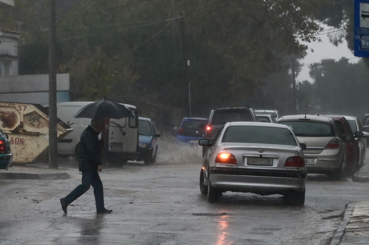 Κακοκαιρία Άριελ: Πώς θα κινηθεί τις επόμενες ώρες – Πότε υποχωρεί