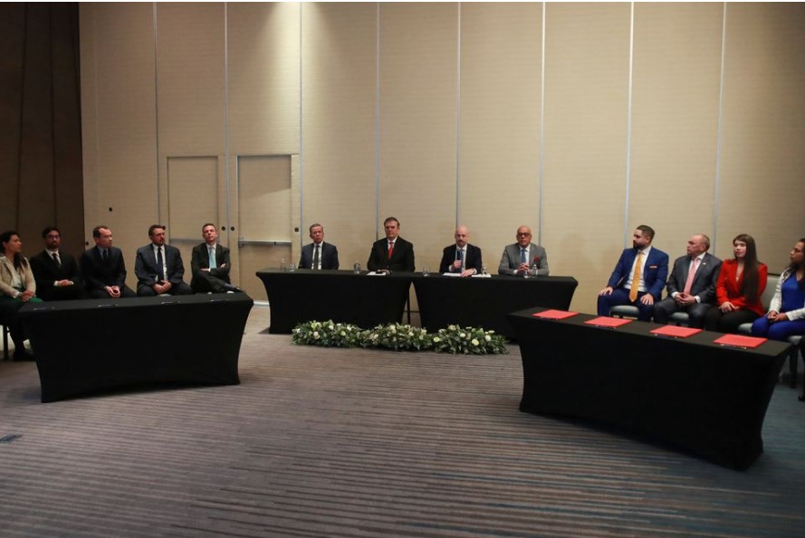 Reuters: Ιστορική συμφωνία στη Βενεζουέλα – “Ξεπαγώνουν” 3 δισ. για ανθρωπιστική βοήθεια