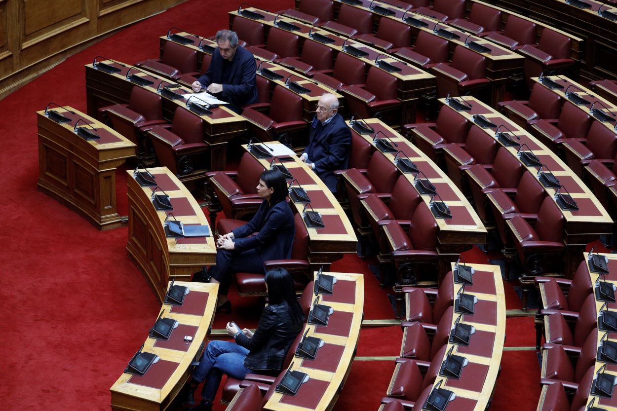 Παρακολουθήσεις: Συνεδριάζει η Επιτροπή Θεσμών και Διαφάνειας