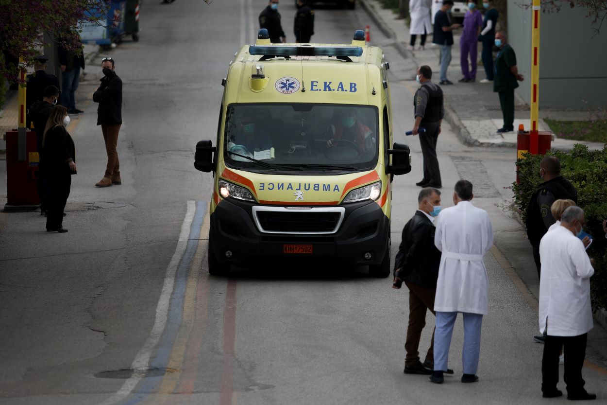 ΕΚΑΒ: Ο ασθενής φθάνει αργά, παραδίδεται αργότερα…