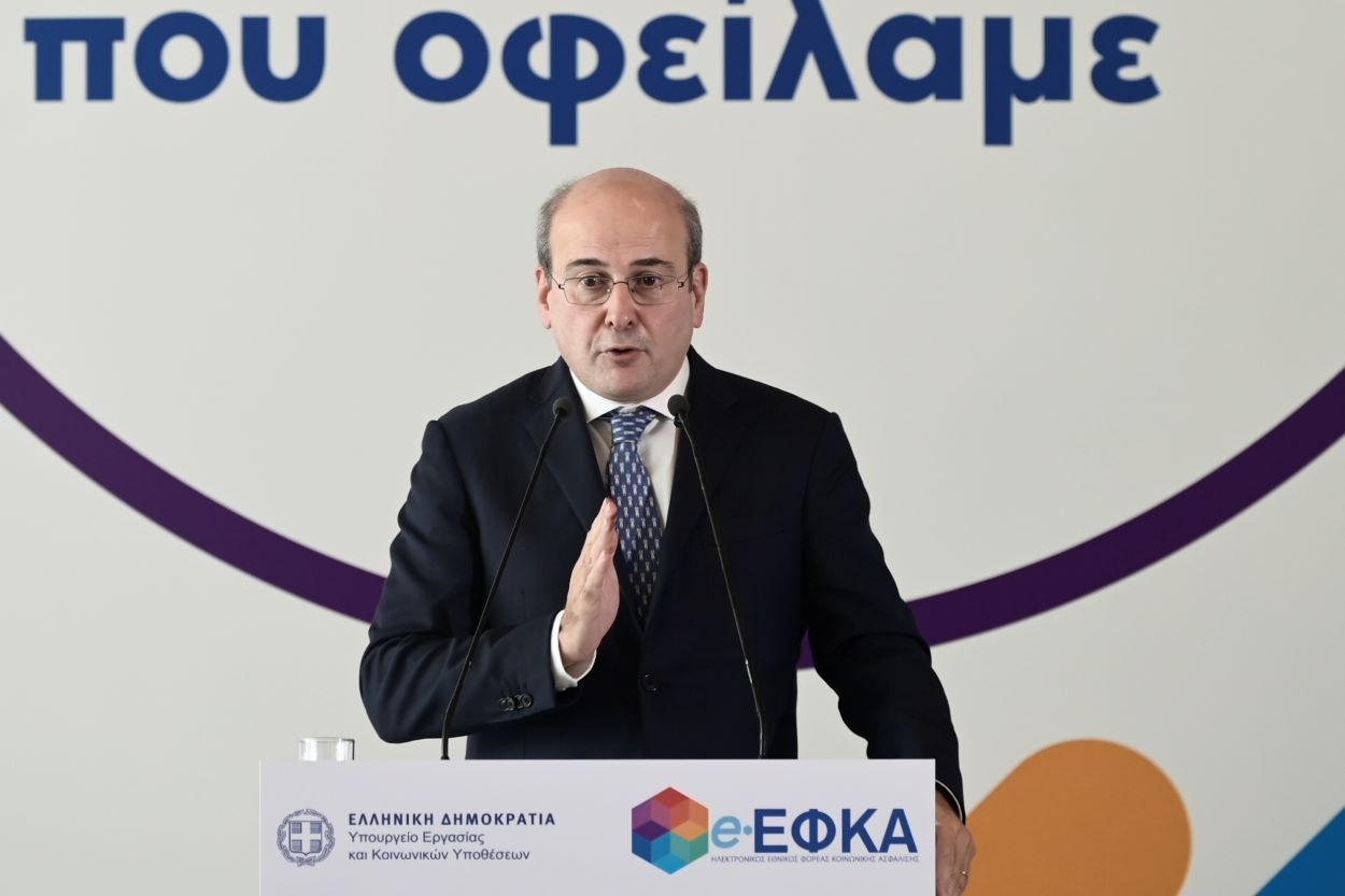 Χατζηδάκης: Ο ΕΦΚΑ πλέον παράγει συντάξεις και όχι καθυστερήσεις