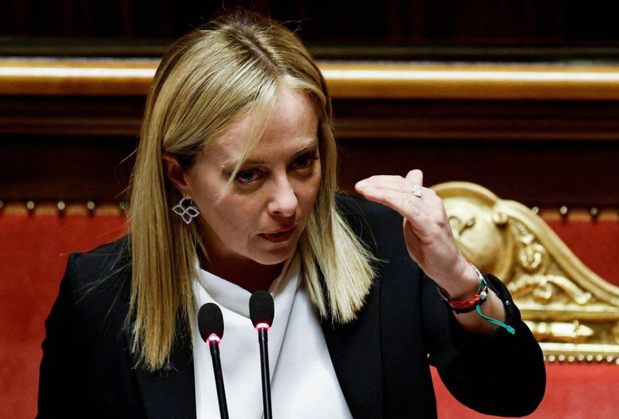 Μελόνι: «Όχι» στις συναλλαγές με κάρτα για ποσά κάτω των 60 ευρώ