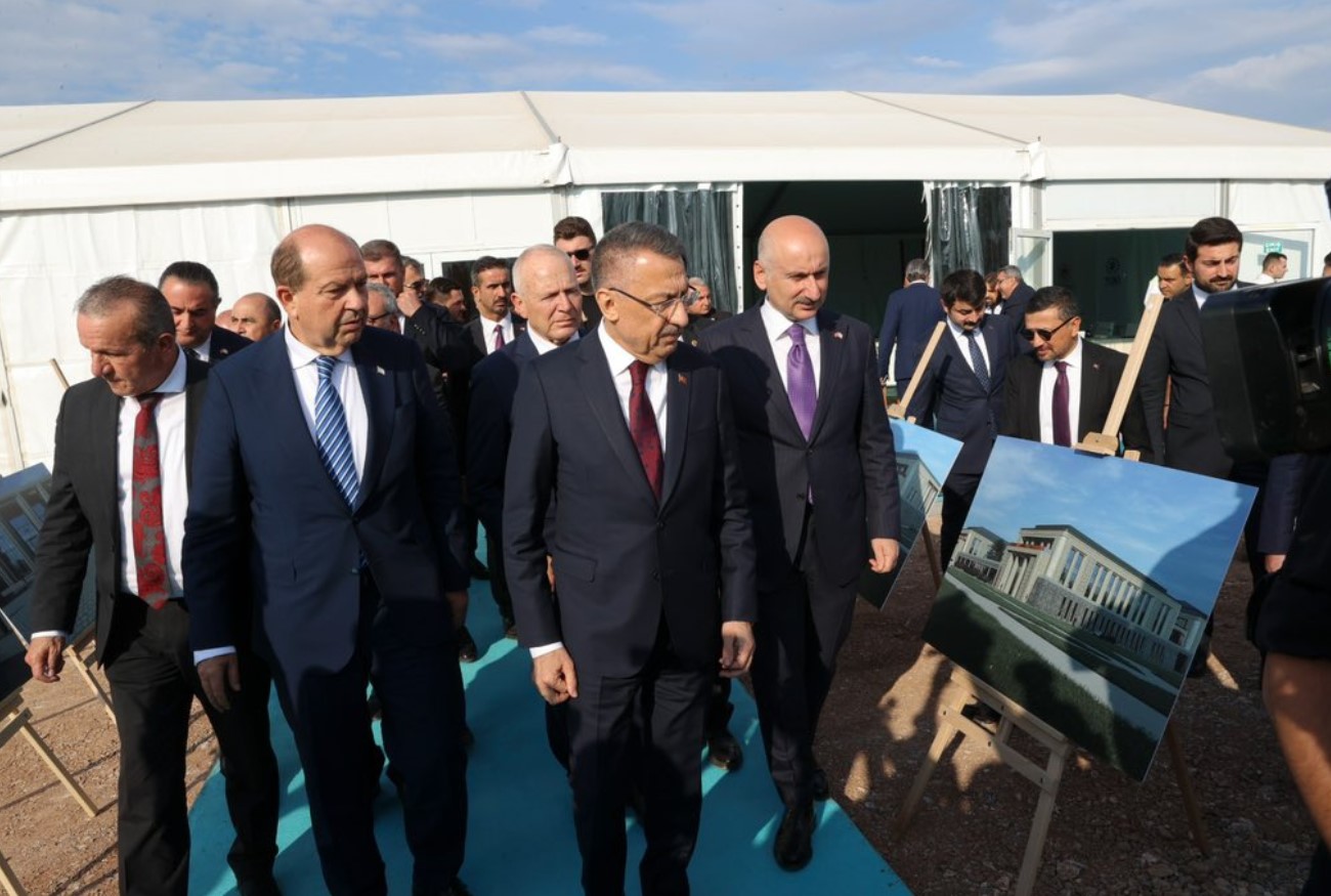 Προκλητικός Οκτάι στα κατεχόμενα: Επισκέφθηκε τον χώρο ανέγερσης του νέου «προεδρικού» και της «ψευδοβουλής»