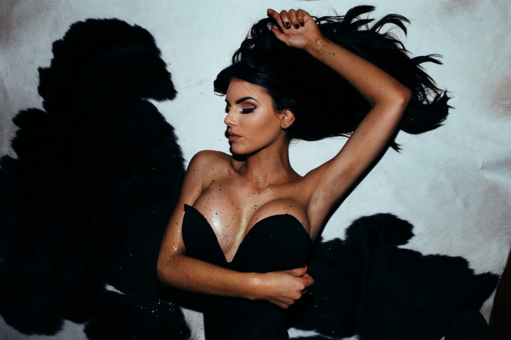 Nicole Thorne: Το γυμνό στήθος της διέλυσε το Instagram
