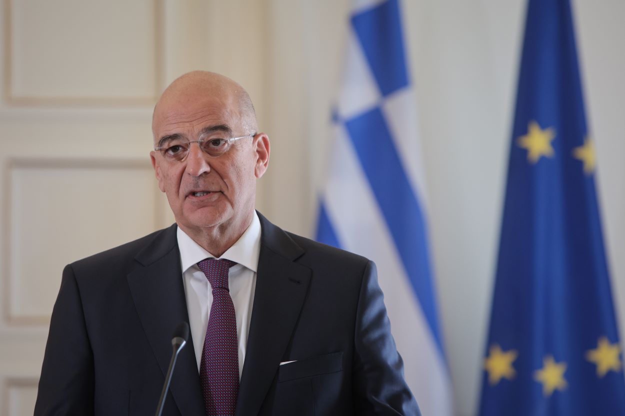Δένδιας: Στο Παρίσι για τη Διάσκεψη Αλληλεγγύης για την Ουκρανία