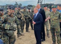 Σολτς: Αποφασισμένος για βαθιές τομές στην άμυνα