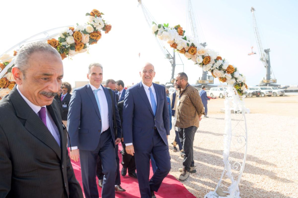 Τουρκικά ΜΜΕ: Ειρωνείες για το ταξίδι Δένδια – Πήγε στη Λιβύη, αλλά δεν κατέβηκε από το αεροπλάνο