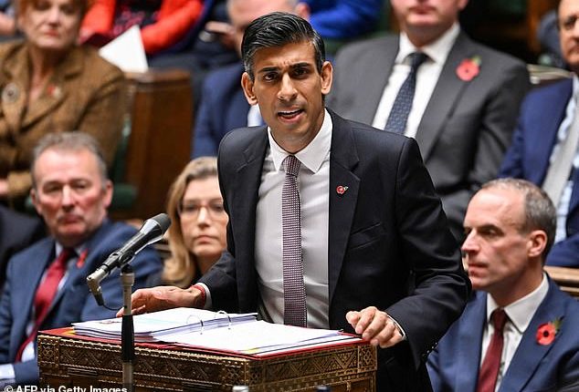 Σούνακ: Τα προβλήματα στην Αγγλία δεν θα εξαφανιστούν με το νέο έτος
