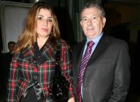 Σήφης Βαλυράκης: Αποφασισμένη η σύζυγός του – «Θα λύσω εγώ το παζλ της δολοφονίας του» Σήφης Βαλυράκης: Αποφασισμένη η σύζυγός του – «Θα λύσω εγώ το παζλ της δολοφονίας του»