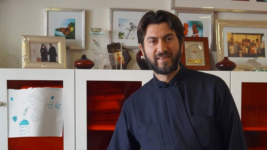 Η ανάρτηση που καίει τον Πάτερ Αντώνιο: «Η Σταύρωση δεν άλλαξε – Μόνο τα ΚΑΡΦΙΑ άλλαξαν»