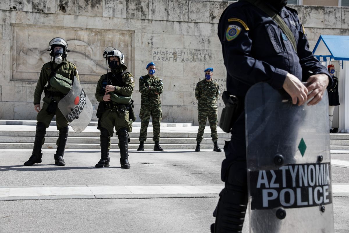 Απεργία: Ολοκληρώθηκαν οι πορείες – Επεισόδια με μολότοφ σε Αθήνα και Θεσσαλονίκη