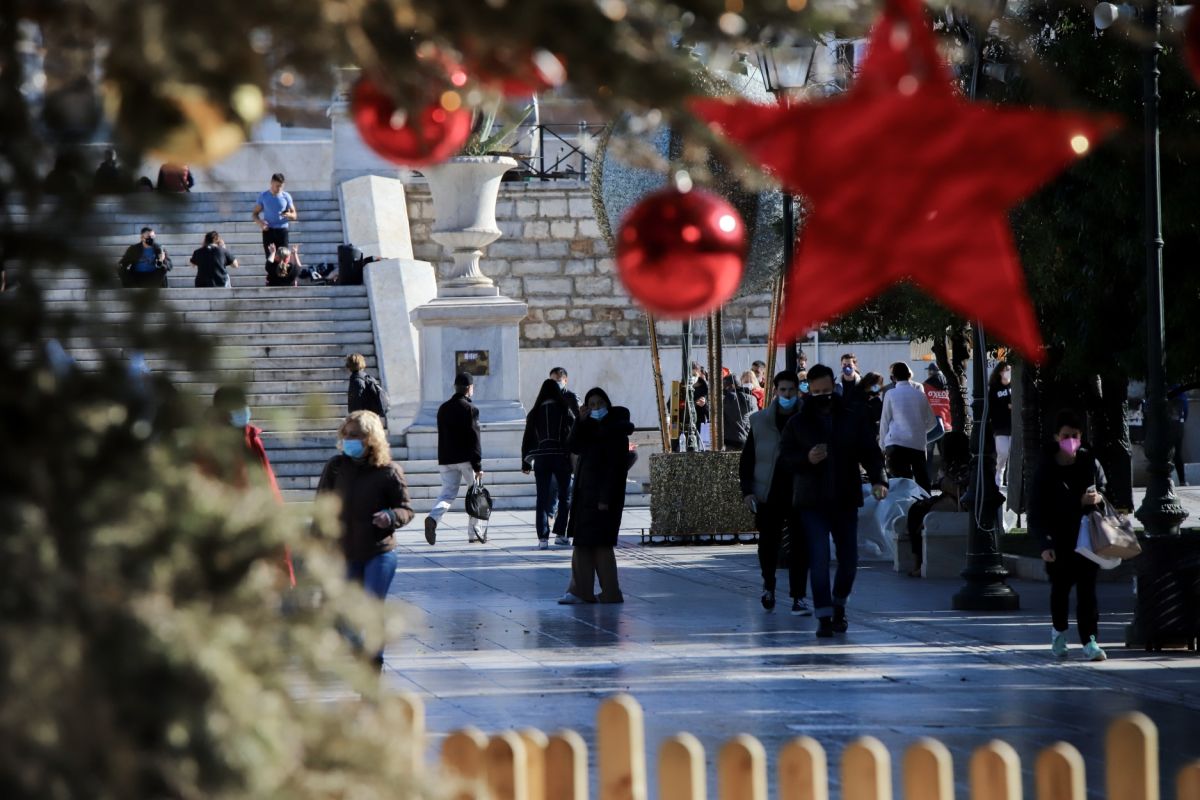 Χριστουγεννιάτικες εκδηλώσεις Αθήνα: Την Πέμπτη ανάβει το χριστουγεννιάτικο δέντρο στο Σύνταγμα